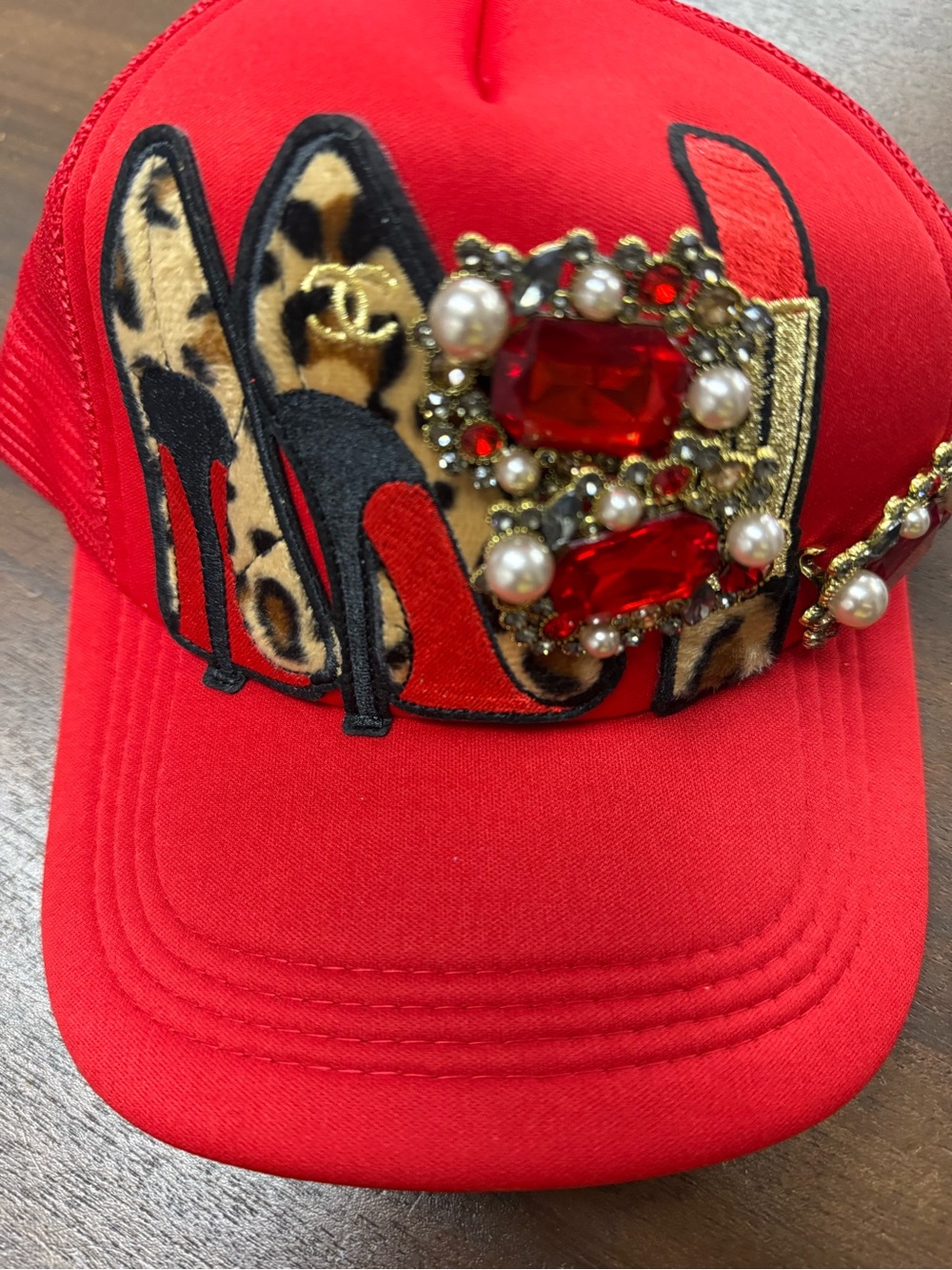New Embellished Red Women's Baseball Cap with Leopard Heel Motif